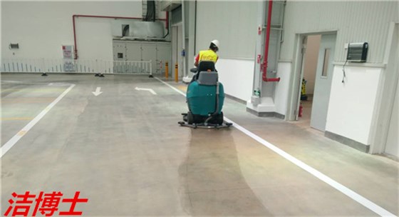 電動(dòng)洗地機(jī)960 電動(dòng)洗地機(jī)960