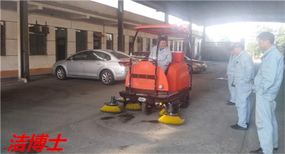 潔博士敞開式電動掃地機