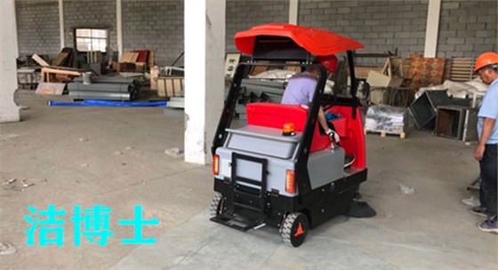 駕駛掃地車