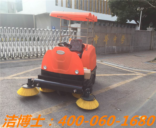 潔博士電動清掃車客戶案例—南京中華中學 潔博士電動清掃車客戶案例—南京中華中學