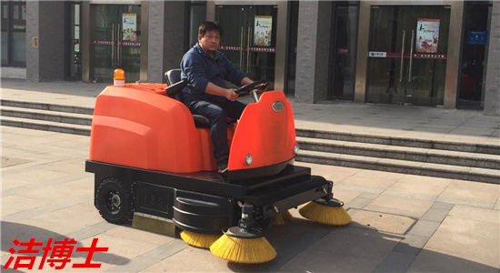 電動(dòng)清掃車的 電動(dòng)清掃車的