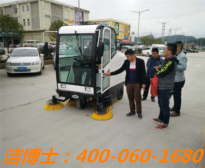 潔博士駕駛掃地車客戶案例——上海揚(yáng)久實(shí)業(yè) 潔博士駕駛掃地車客戶案例——上海揚(yáng)久實(shí)業(yè)