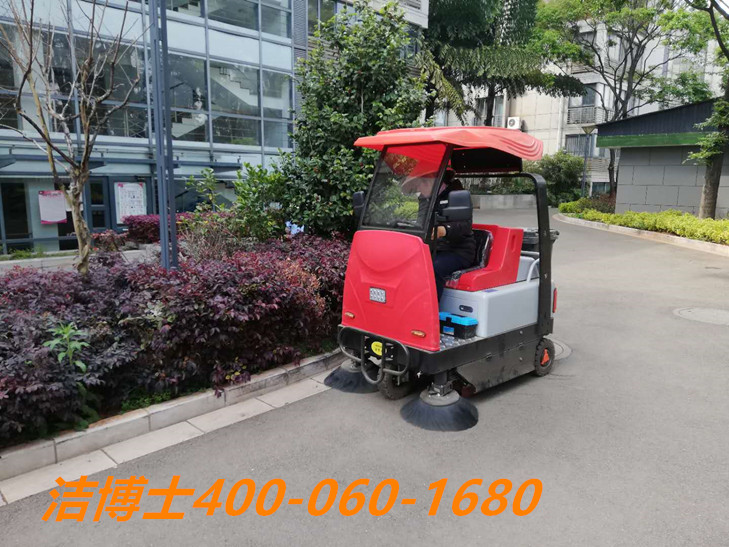 潔博士掃地車客戶案例-鳳臺(tái)縣泰居亞泓物業(yè)管理有限公司 潔博士掃地車客戶案例-鳳臺(tái)縣泰居亞泓物業(yè)管理有限公司