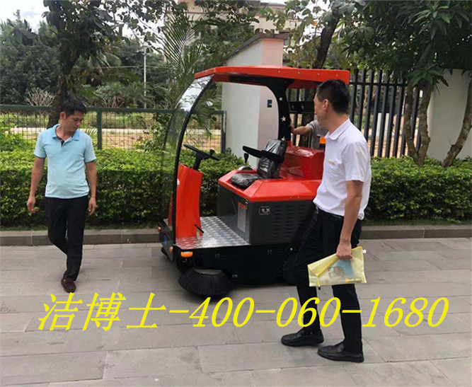 潔博士掃地車客戶案例——三亞旭茂物業(yè)管理有限公司 潔博士掃地車客戶案例——三亞旭茂物業(yè)管理有限公司