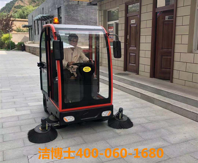 潔博士駕駛掃地機(jī)，洗地機(jī)客戶案例-牡丹江鏡鵬會展服務(wù)有限公司