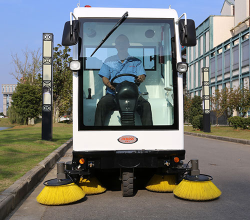 潔博士全封閉駕駛式電動(dòng)掃地車(chē) 潔博士全封閉駕駛式電動(dòng)掃地車(chē)